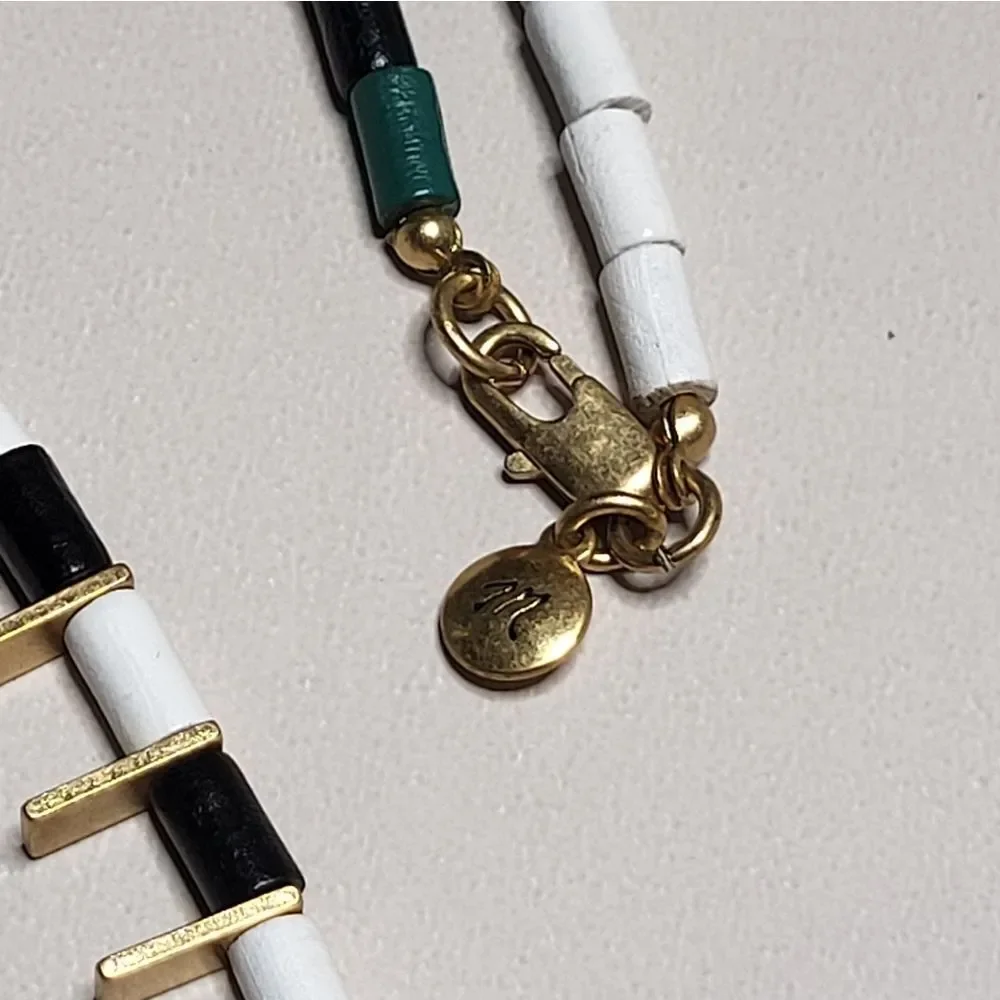 Made well long green gold and white beaded necklace with brass hardware - Picture 4 of 4